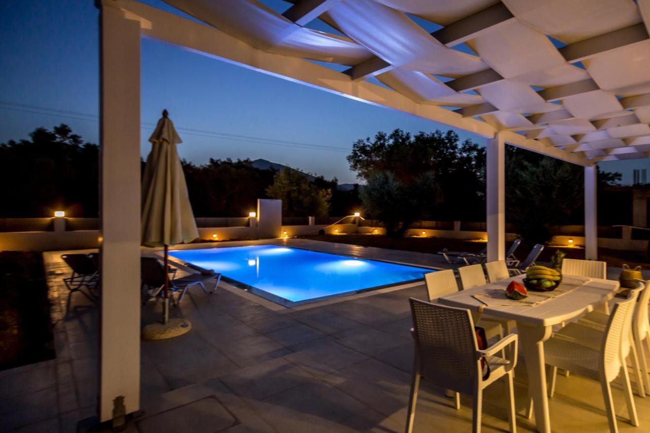 Villa Boviana With Private Swimming Pool Agios Sostis  Exteriör bild