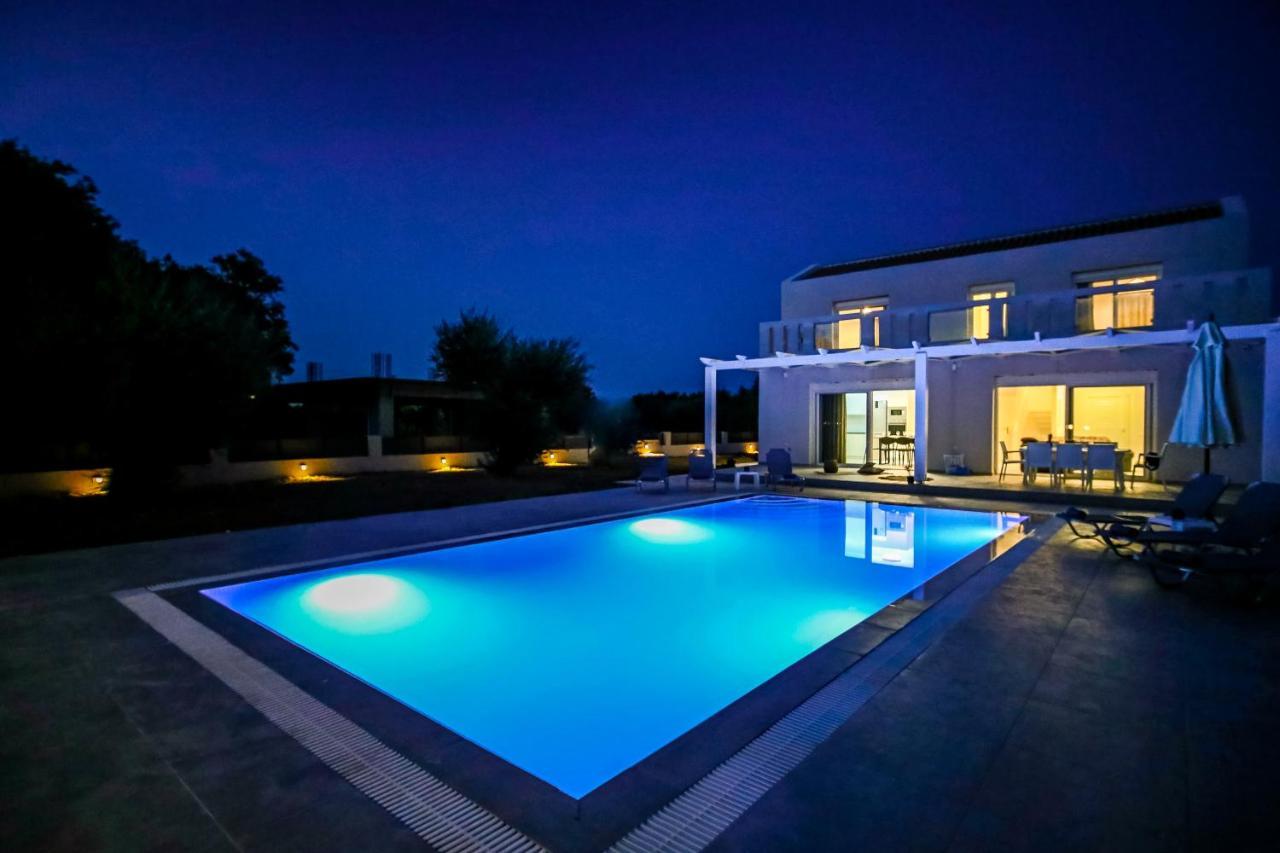 Villa Boviana With Private Swimming Pool Agios Sostis  Exteriör bild
