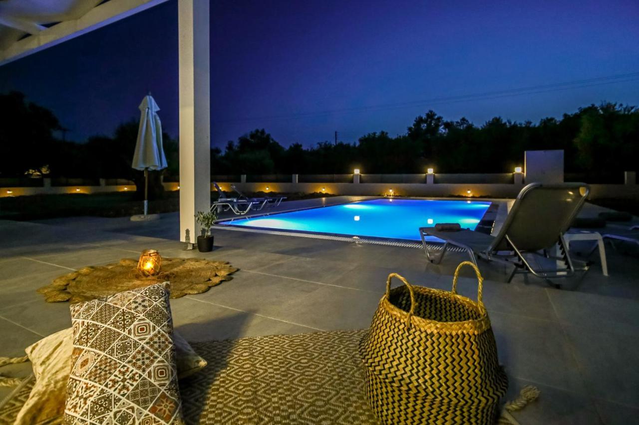 Villa Boviana With Private Swimming Pool Agios Sostis  Exteriör bild